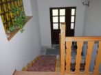 Petersberg OT Gutenberg: Einfamilienhaus-Bungalow mit Nebengelass, 3 Garagen - die Innentreppe