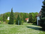 Petersberg OT Gutenberg: Einfamilienhaus-Bungalow mit Nebengelass, 3 Garagen - das Gartengrundstück