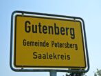 Petersberg OT Gutenberg: Einfamilienhaus-Bungalow mit Nebengelass, 3 Garagen - das Ortsschild
