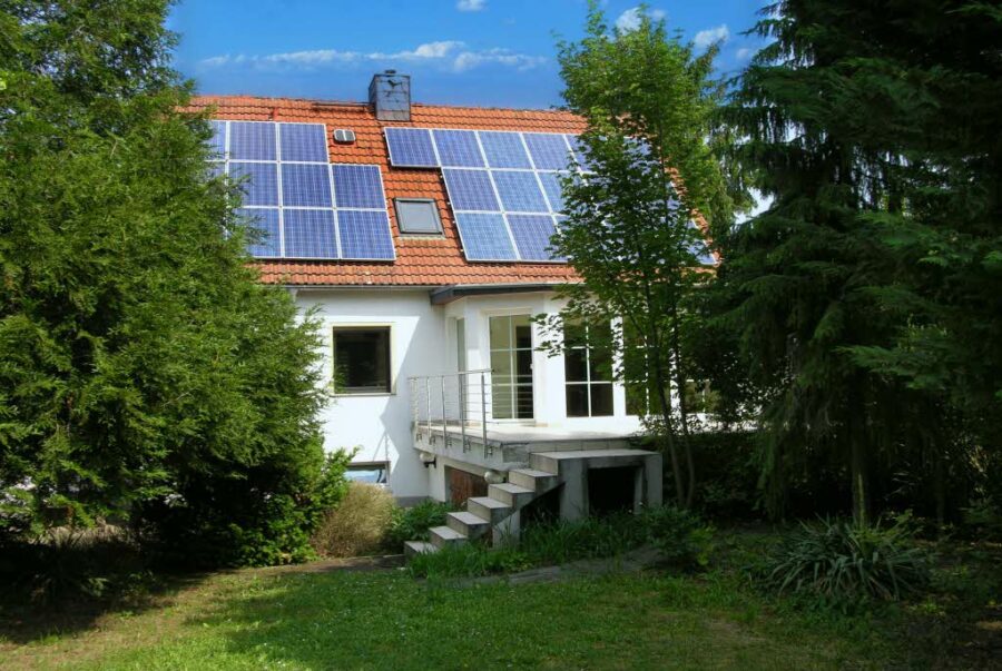 Halle-Frohe Zukunft, Randlage: Freistehendes Einfamilienhaus mit großem Grundstück, mit Solaranlage, 06118 Halle (Saale), Einfamilienhaus