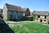 Bei Halle (Saale): Originales Bauern-Gutshaus auf 785 qm Grundstück - Blick zum Gutzhaus