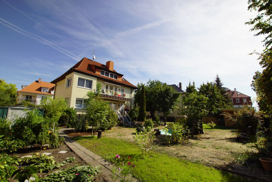 Halle-Diemitz: 3-Familienhaus-Villa mit großem Grundstück, Tiefgarage, Einbauküche, 06110 Halle (Saale)-Diemitz, Zweifamilienhaus