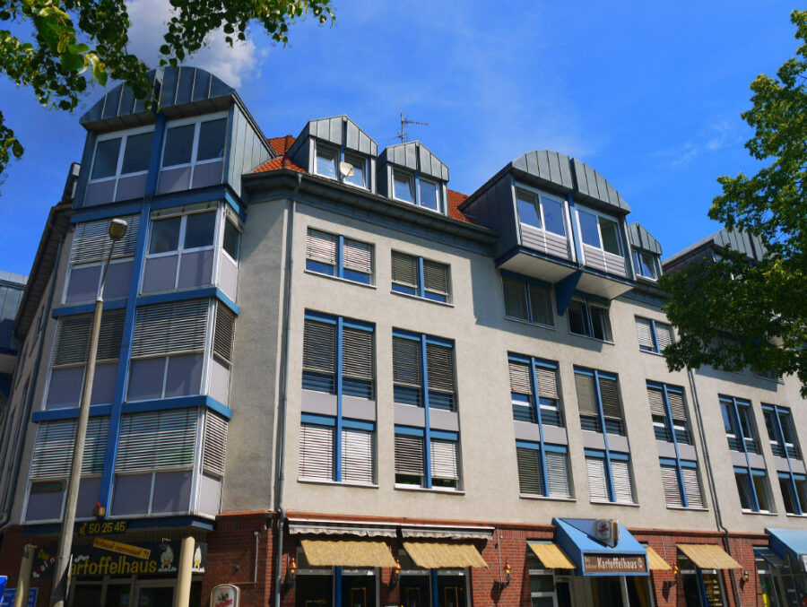 Halle-Südliche Innenstadt: Wohnung im Dachgeschoss mit Wintergarten und Aufzug, 06110 Halle (Saale)-Südliche Innenstadt, Dachgeschosswohnung