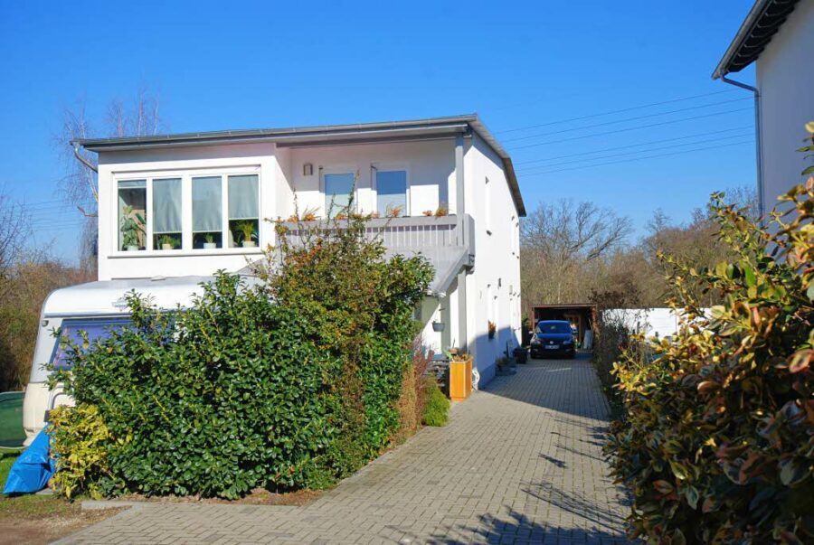 Halle-Wörmlitz: Vermietete Doppelhaushälfte als Kapitalanlage, 7,2 % Bruttorendite, ruhige Wohnlage, 06128 Halle (Saale)-Wörmlitz, Einfamilienhaus