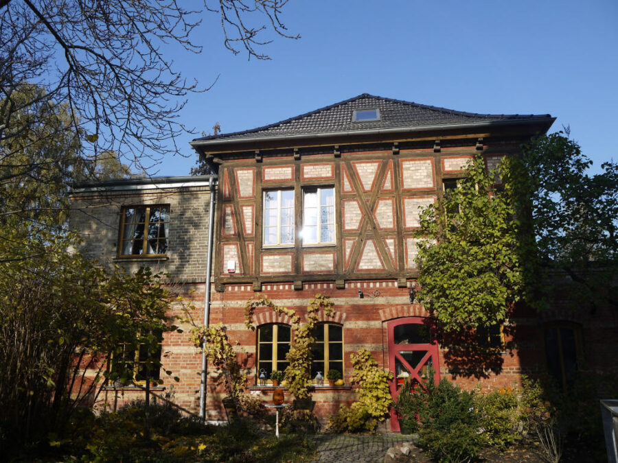 Halle-Mühlwegviertel: Schönes Kutscherhaus mit Garten, 4 PKW-Stellplätze, 06114 Halle (Saale)-Mühlwegviertel, Einfamilienhaus