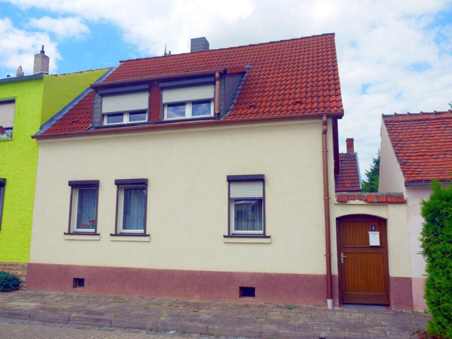 Doppelhaushälfte in Allstedt mit kleinem Garten und Nebengebäude, 06542 Allstedt, Doppelhaushälfte