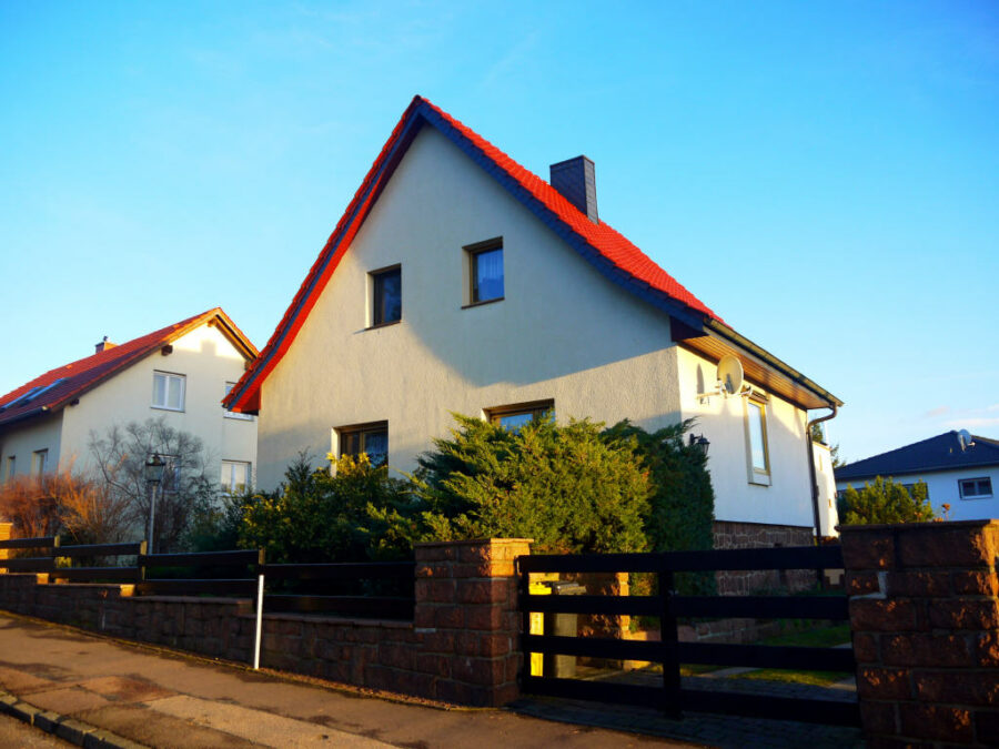 Halle-Frohe Zukunft: Schönes Haus mit Garage, Carport und Terrasse, 06118 Halle (Saale)-Frohe Zukunft, Einfamilienhaus