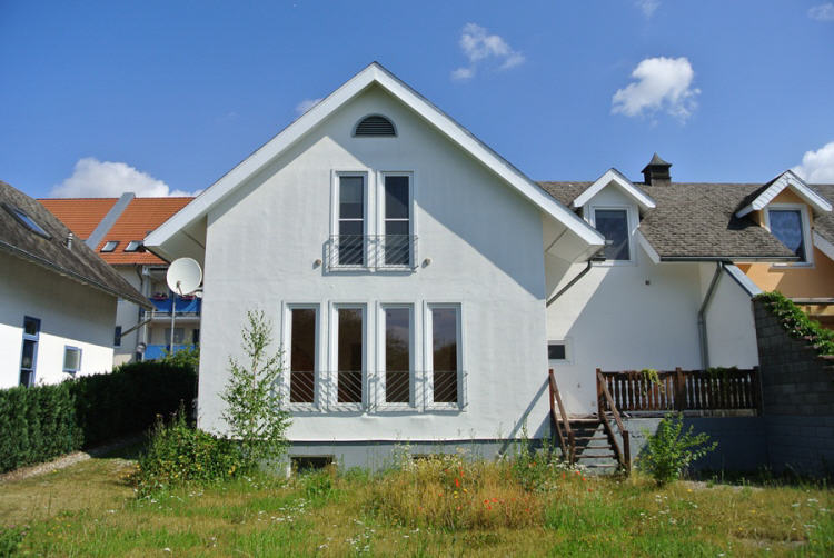 Schkopau OT Ermlitz: Einfamilienhaus mit Garage, Stellplatz, Terrasse, bezugsfertig, 06258 Schkopau-Ermlitz, Doppelhaushälfte