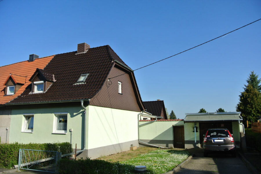Teutschenthal: Doppelhaushälfte mit großem Gartengrundstück, mit Garage und Stellplatz, 06179 Teutschenthal, Doppelhaushälfte