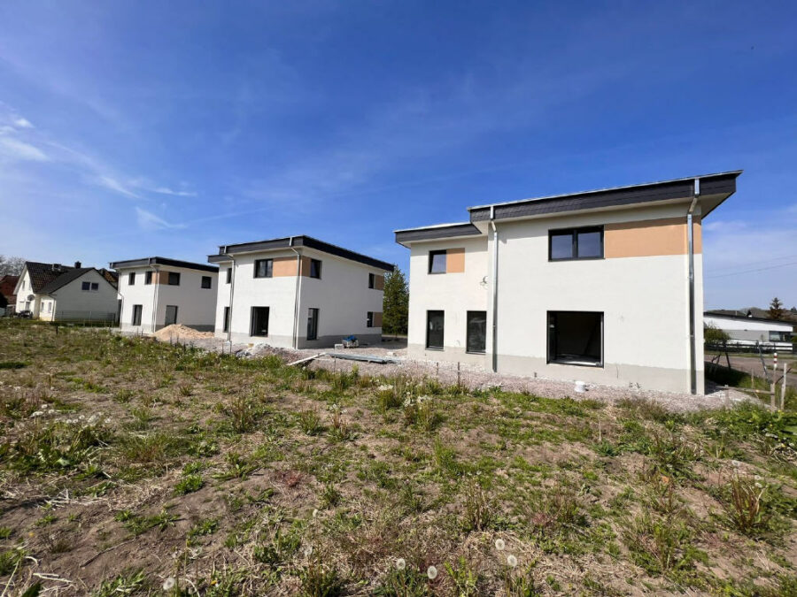 Petersberg OT Gutenberg: Parzelle 1, Stadtvilla-Neubau mit 5 Zimmern, bezugsfertig, 06193 Petersberg-Gutenberg, Einfamilienhaus