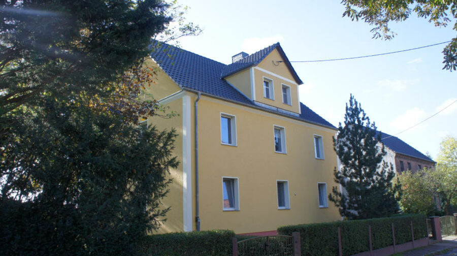 Landsberg OT Niemberg: 3-Familien-Haus mit unverbautem Blick auf die Felder, Nebengelass, 06188 Landsberg-Niemberg, Mehrfamilienhaus