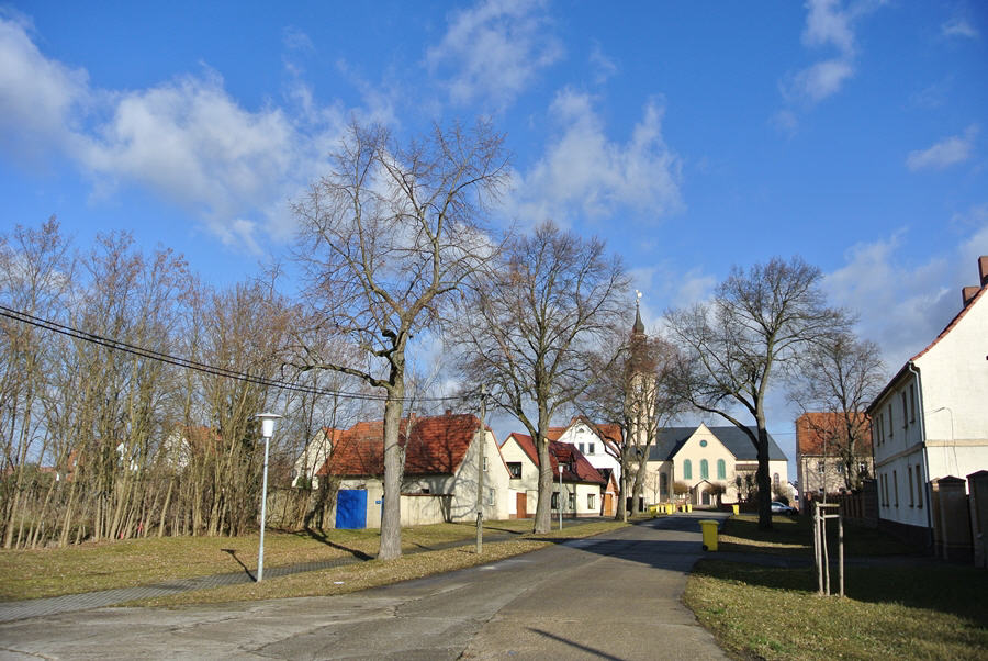 Landsberg OT Klepzig: Haus zum Selbstausbau, Terrasse, Doppel-Carport, 06188 Landsberg-Klepzig, Einfamilienhaus