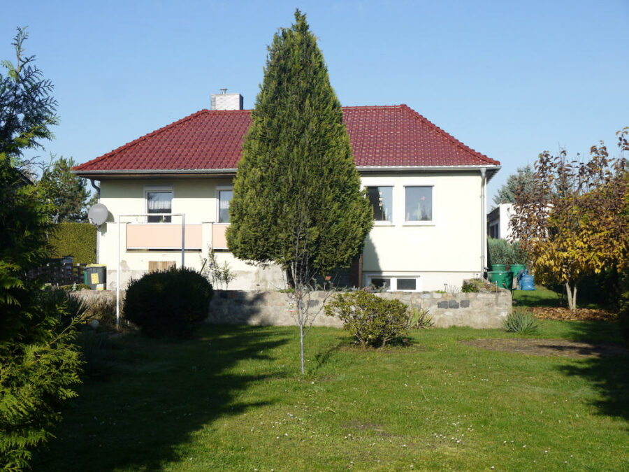 Bad Lauchstädt OT Schafstädt: Einfamilienhaus auf großem Grundhstück, ruhige Lage, 06246 Goethestadt Bad Lauchstädt-Schafstädt, Einfamilienhaus