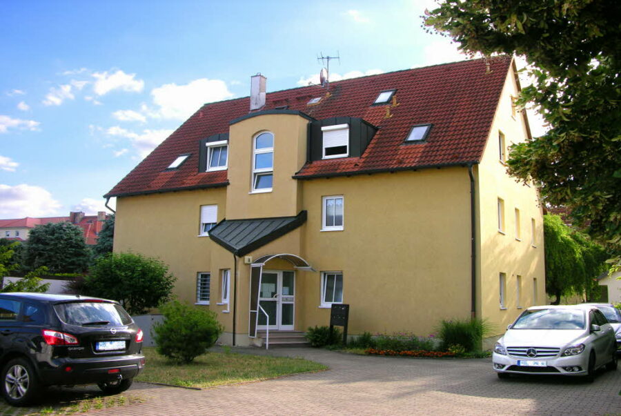 Halle-Vogelweide: Wohnung mit Terrasse und PKW-Stellplatz, 06110 Halle- Vogelweide, Wohnung