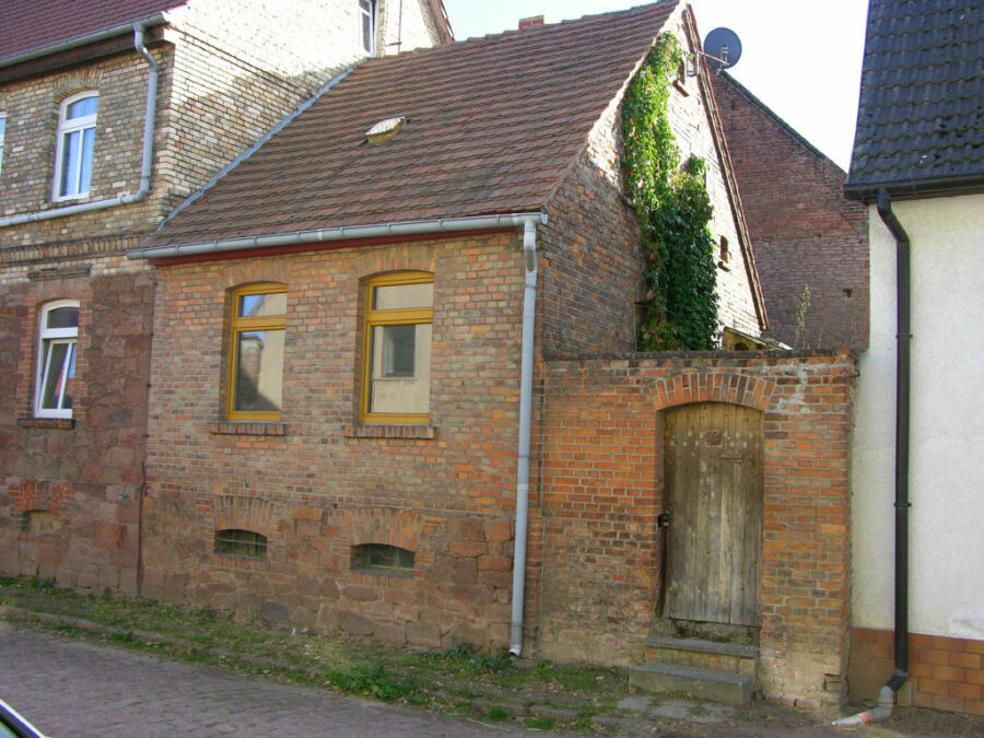 Wettin-Löbejün: Kleines Einfamilienhaus in Nauendorf, sanierungsbedürftig, 06193 Wettin-Löbejün-Nauendorf, Einfamilienhaus