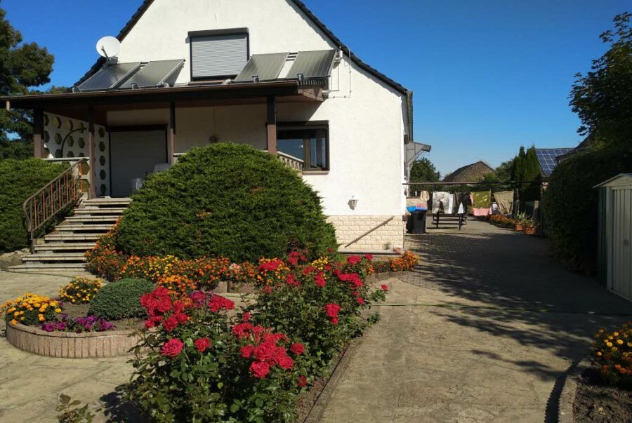 Röblingen am See: Einfamilienhaus mit großem Garten, Alarmanlage u. Solarplatten, 06317 Seegebiet Mansfelder Land-OT Röblingen am See, Einfamilienhaus