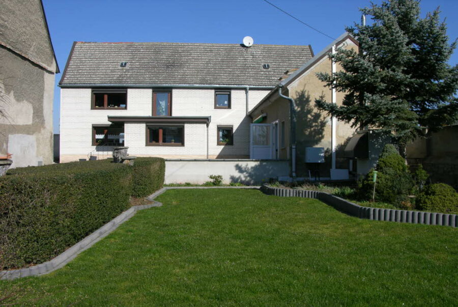 Bad Lauchstädt: Einfamilienhaus mit großem Grundstück und Swimmingpool, 06246 Bad Lauchstädt-Milzau, Einfamilienhaus