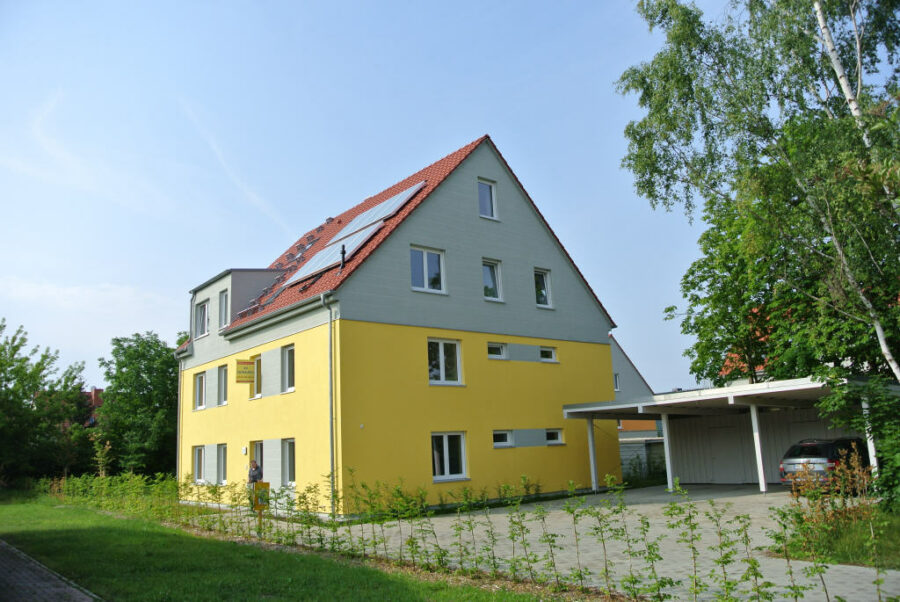 Halle-Rosengarten: Helle 6-Raum-Studiowohnung mit 15 m² Süd-Balkon und PKW-Carport, 06132 Halle (Saale)-Rosengarten, Dachgeschosswohnung