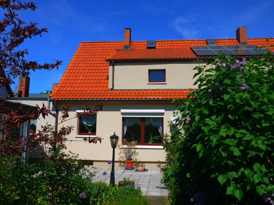 Halle-Kröllwitz: Doppelhaushälfte mit Einbauküche, Sauna, Wintergarten, Doppelgarage, 06120 Halle (Saale)-Kröllwitz, Doppelhaushälfte