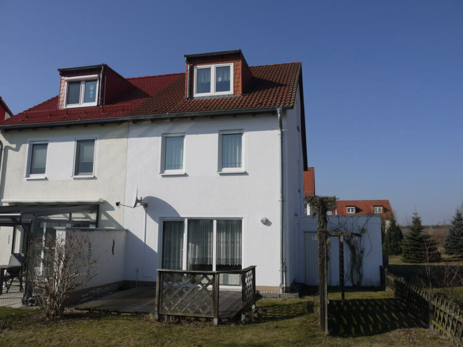 Halle-Dölau: Doppelhaushälfte nahe der Dölauer Heide, mit Garage, 06120 Halle (Saale)-Dölau, Doppelhaushälfte