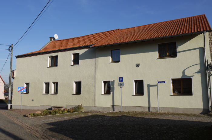 Petersberg OT Krosigk: Mehrfamilienhaus mit 4 Wohneinheiten, 3 PKW-Stellplätze, 06193 Petersberg-Krosigk, Mehrfamilienhaus