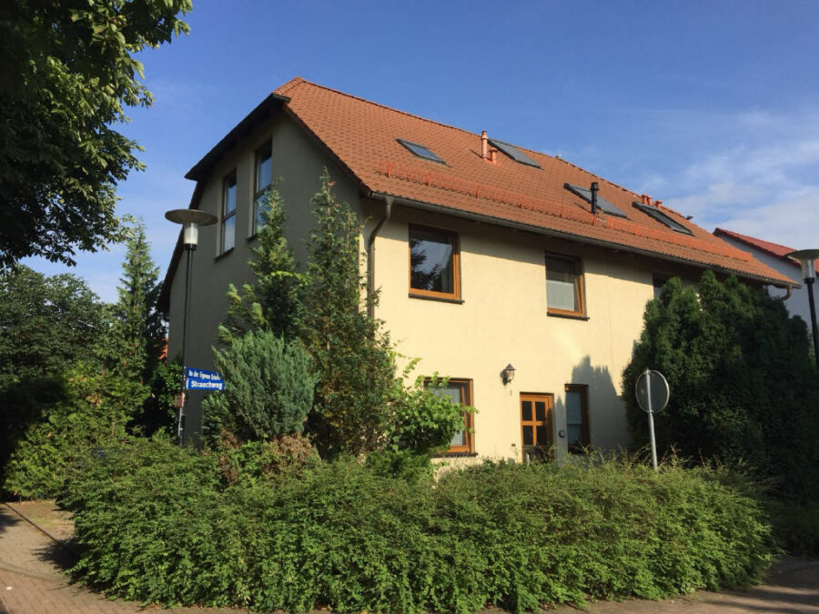 Halle-Gesundbrunnen: Schöne Doppelhaushläfte direkt am Park, PKW-Stellplatz, 06130 Halle (Saale)-Gesundbrunnen, Doppelhaushälfte