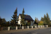 Halle-Blumenau: Einfamilienhaus mit Pool und Doppelgarage - Bild2