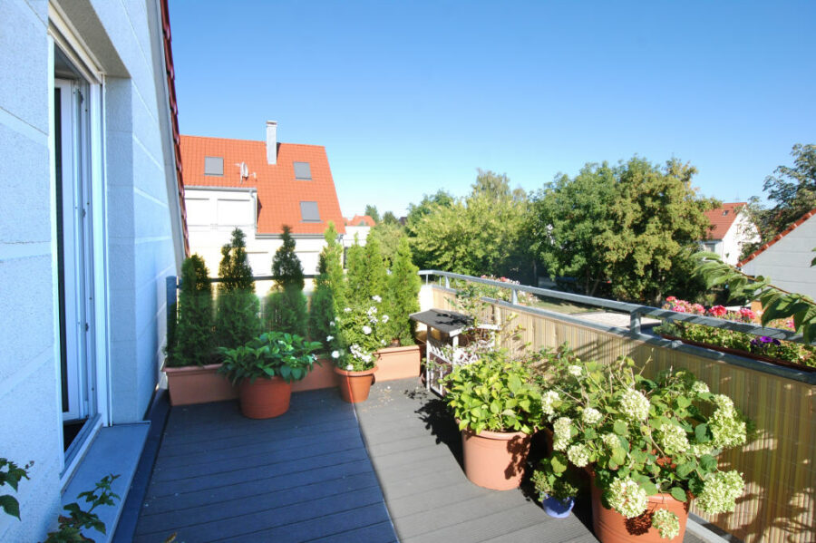 Halle-Rosengarten: helle 3-R-Wohnung mit Balkon und Carport, 06132 Halle-Rosengarten, Dachgeschosswohnung