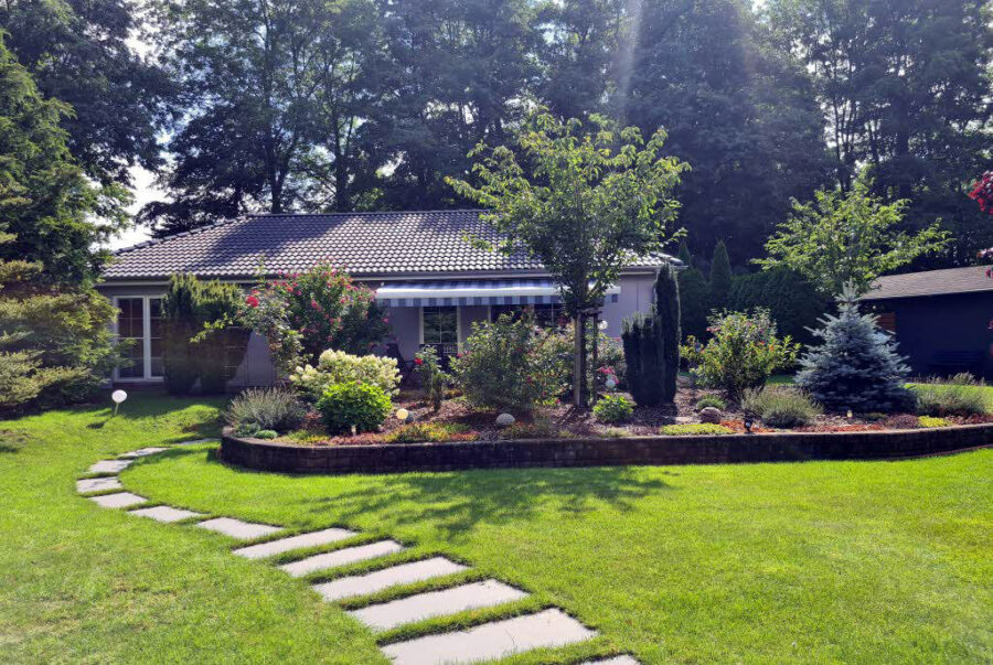 Petersberg OT Teicha: Bungalow mit idyllischem Garten, Einbauküche, 06193 Petersberg-Teicha, Einfamilienhaus